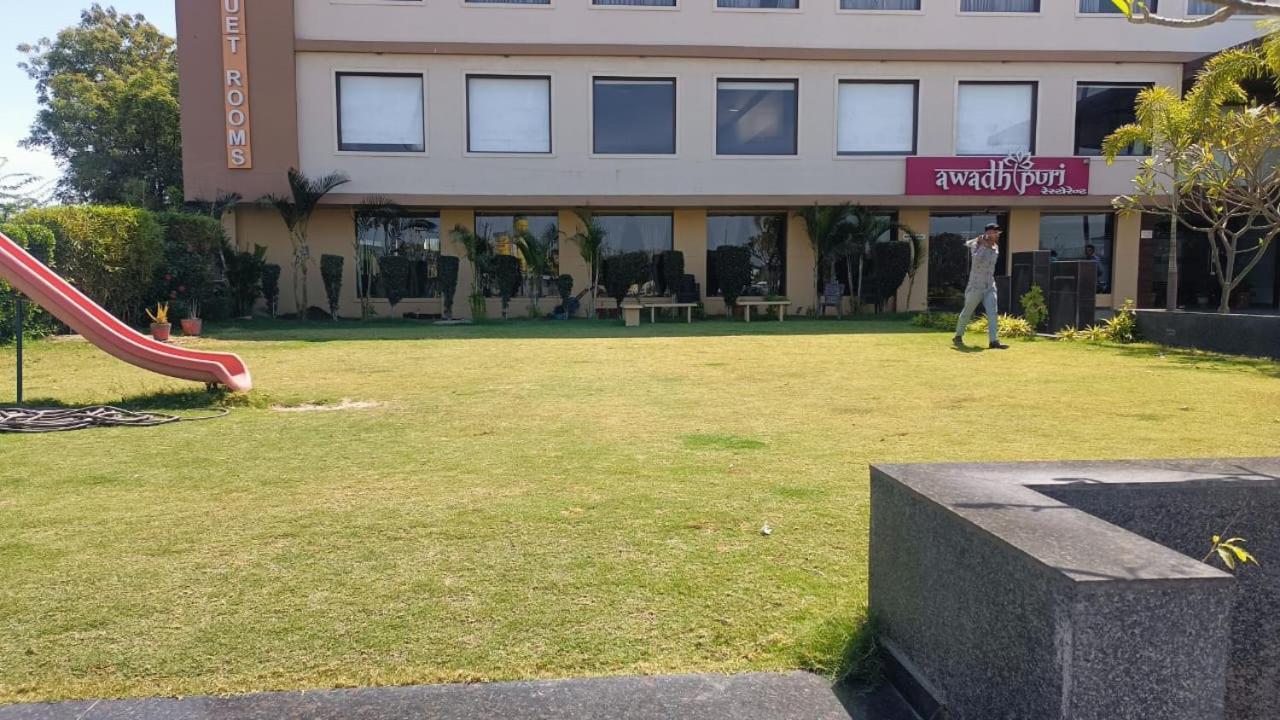 Hotel Shivalik - Mehsana Mahesana Extérieur photo