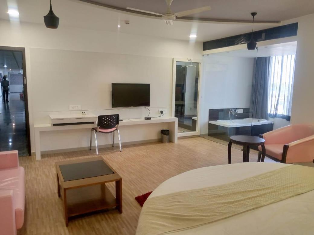 Hotel Shivalik - Mehsana Mahesana Extérieur photo