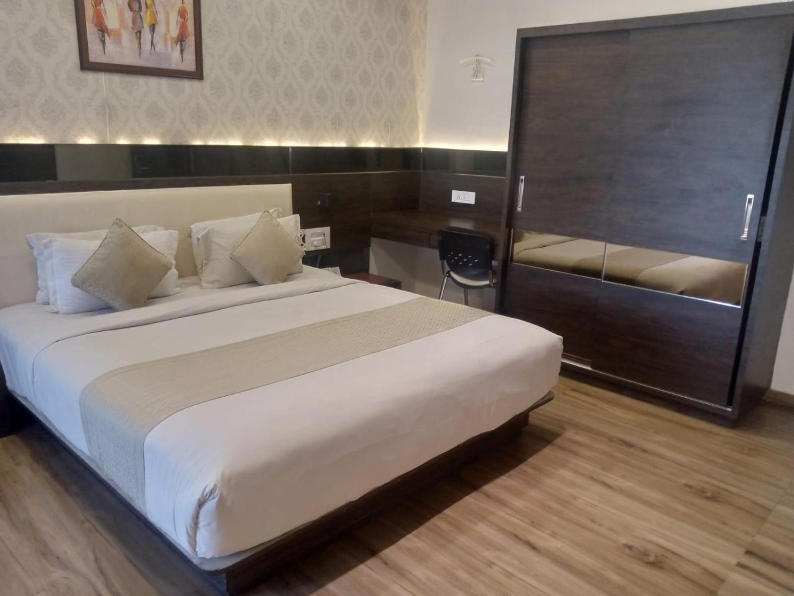 Hotel Shivalik - Mehsana Mahesana Extérieur photo