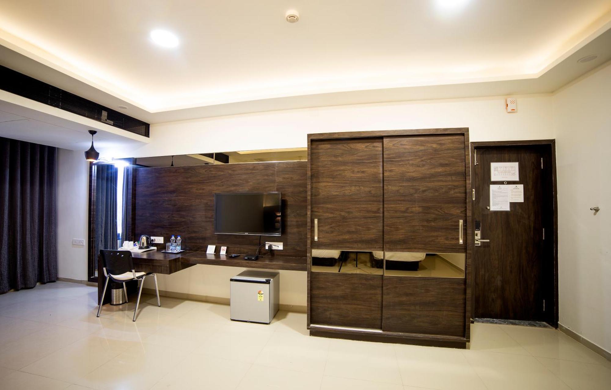 Hotel Shivalik - Mehsana Mahesana Extérieur photo